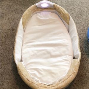 Newborn snuggle best bed with mattress